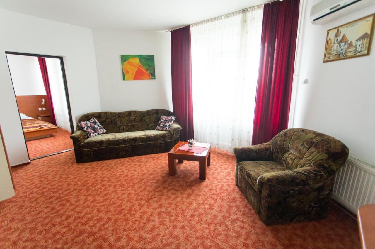 Pensiunea Full Târgu-Mureş Exterior foto